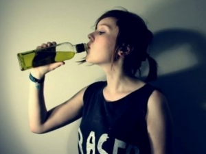 無論喝什么酒都要適量-喝酒能延壽是真假？