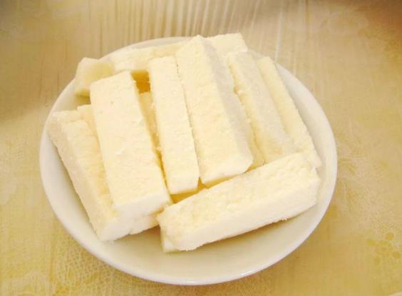 奶豆腐是用什么奶做的?奶豆腐可以生吃嗎?
