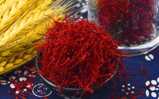 藏紅花泡水一次泡幾根 藏紅花泡水喝可以調月經嗎