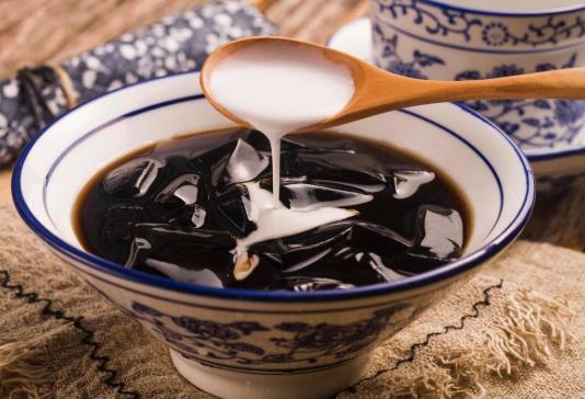 龜苓膏和燒仙草哪個更降火?龜苓膏可以隔夜吃嗎?