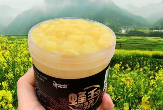 蜂王胎適合閉經(jīng)的女人吃嗎 新鮮蜂王漿食用方法