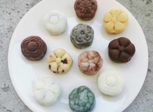 冰皮月餅預(yù)拌粉是什么材料?冰皮月餅過期了還能吃嗎?