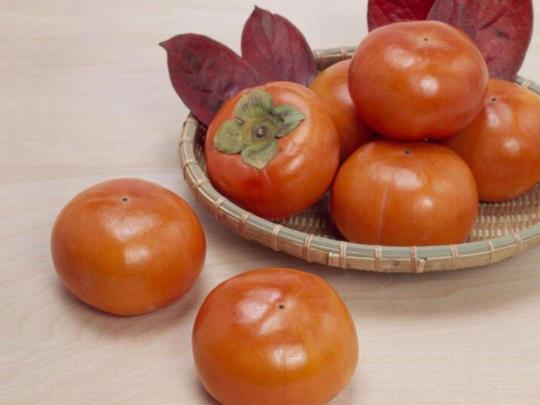 柿子里面有黑點(diǎn)是怎么回事?吃野生柿子有什么好處?