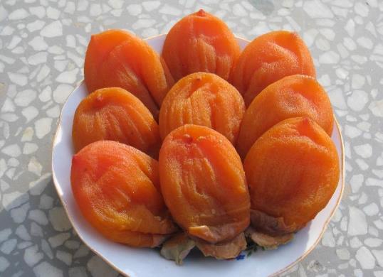 柿餅上的白霜發(fā)黃了還能吃嗎?柿子餅有什么營養(yǎng)價值?