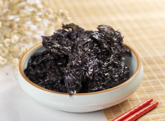 紫菜湯有點紅色的正常嗎?紫菜湯顏色稍紅能吃嗎?