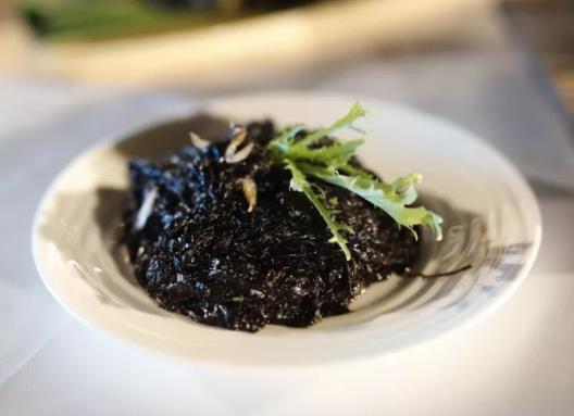 紫菜湯有點紅色的正常嗎?紫菜湯顏色稍紅能吃嗎?