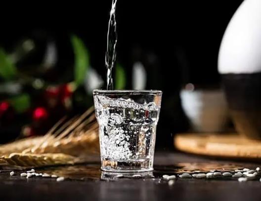 醬香型白酒好還是濃香型白酒好?濃香白酒放了9年還能喝嗎