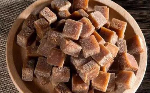 長期吃梨膏糖會(huì)得糖尿病嗎 秋梨膏和梨湯哪個(gè)效果好