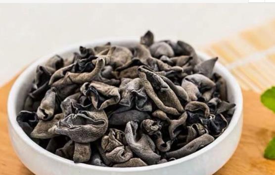 木耳有酒精味還可以吃嗎?怎么吃木耳不易胃疼?