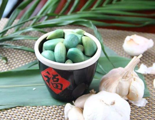 臘八蒜顏色發藍能吃嗎?臘八蒜要腌制多久才能吃