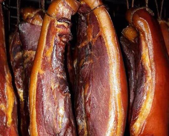臘肉一直掛在不通風(fēng)處會(huì)長(zhǎng)霉嗎?臘肉滴油是要壞嗎