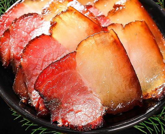 臘肉上的白點是鹽霜還是霉菌?臘肉曬出鹽霜需要處理嗎