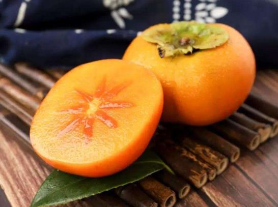 飯后多久吃柿子不算空腹?柿子帶皮吃會怎么樣
