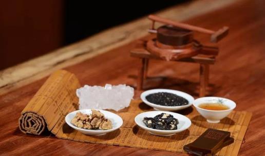 濕熱體質能吃阿膠嗎 身體濕熱飲食需要注意什么