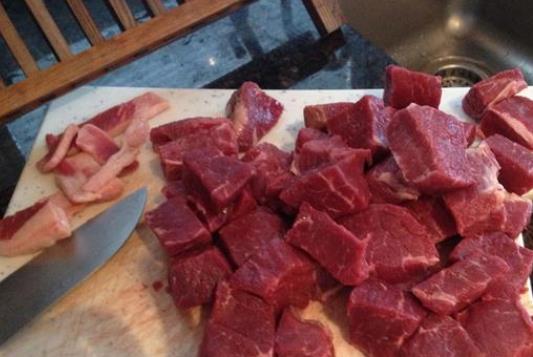 健身一天吃多少牛肉?健身吃哪個(gè)部位的牛肉好呢?