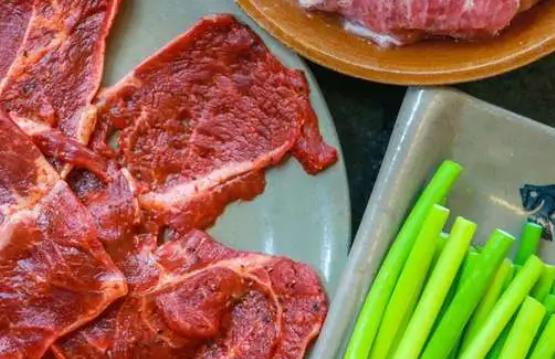 火鍋牛肉哪個部位最好吃?新鮮牛肉可以直接涮火鍋嗎?