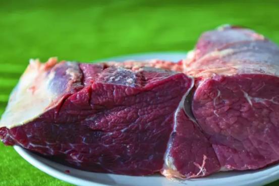 牛肉含有哪些營(yíng)養(yǎng)成分?哪些人不適合吃牛肉?