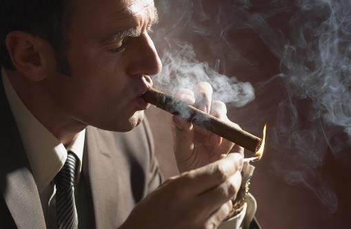 抽煙對(duì)于皮膚的危害:吸煙男人護(hù)膚須注意隔離和清潔