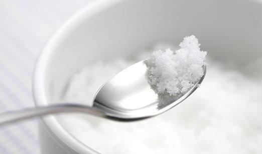 鹽水洗臉需要注意什么?鹽水洗臉有哪些好處?