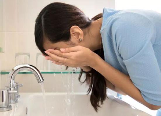 痘痘肌用睡眠面膜可以不洗嗎?油皮痘痘肌一天洗幾次臉?