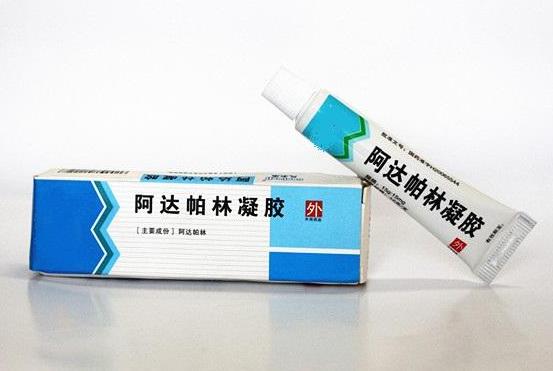 用阿達帕林凝膠會爆痘嗎?涂阿達帕林臉脫皮怎么辦?