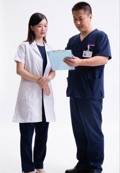 完美主義、行動派、佛系學(xué)院派整形外科醫(yī)生——尚紹輝