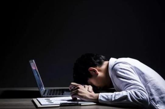加班熬夜補充什么好?加班熬夜有哪些危害?