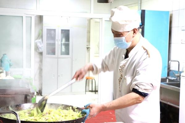 【別樣年味】濟南中醫(yī)風(fēng)濕病醫(yī)院:有一種就地過年,叫堅守崗位! 13.jpg