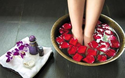 泡腳可以緩解脫發嗎?泡腳需要注意什么?