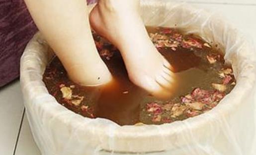 泡腳可以緩解脫發嗎?泡腳需要注意什么?