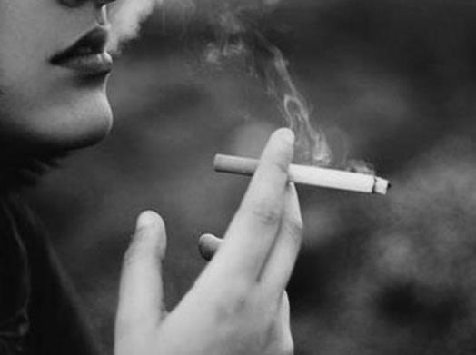 如何減少吸煙對(duì)人體造成的傷害?抽煙對(duì)臉上的痘痘有影響嗎