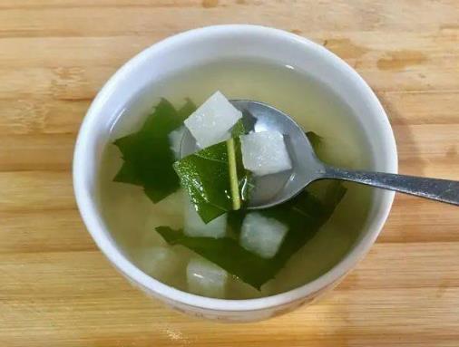 枇杷葉煮水喝咳嗽加重怎么回事?枇杷葉熬水喝能治咳嗽嗎?