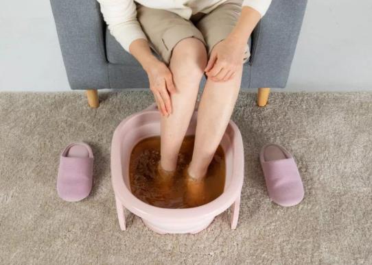 小孩流鼻涕可以用艾葉水泡腳嗎?小孩可以經常用艾葉泡腳嗎?