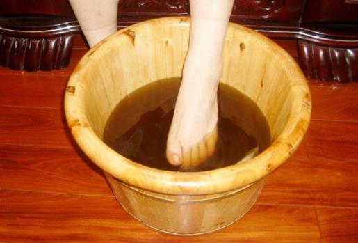 小孩流鼻涕可以用艾葉水泡腳嗎?小孩可以經常用艾葉泡腳嗎?