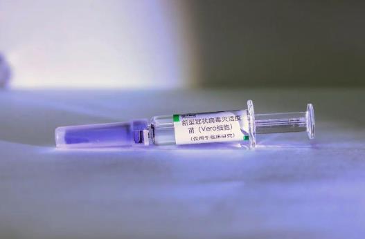 打了第一針新冠疫苗后可以喝酒嗎?同時接種兩針新冠疫苗可以嗎?