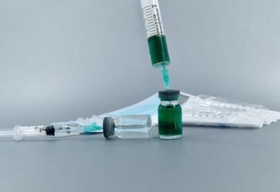 打新冠疫苗前一天吃感冒藥能打嗎?打了新冠疫苗第二天能喝酒嗎