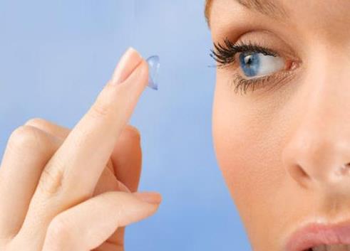 戴隱形眼鏡睡覺最多能戴多久?隱形眼鏡第一次開封怎么泡?