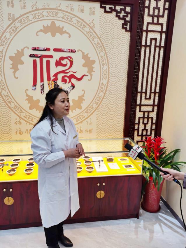 中央電視臺CCTV《發現品牌》節目組采訪金賢福乳堂乳腺貼是真的嗎