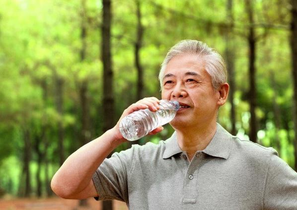 老年人夏季預防中暑的方法?老年人中暑有哪些癥狀