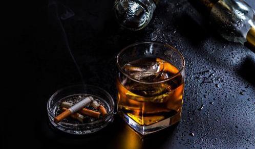 煙酒一時爽,咽喉“火葬場”,健民咽喉片來緩解咽喉癥狀