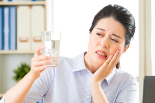 牙齒敏感疼痛是什么原因引起的?牙齒敏感有效的治療方式是什么