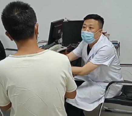 為什么男性白癜風更容易擴散?新軍都醫(yī)院男性白癜風診療專家趙河臣主任總結(jié)了這些原因