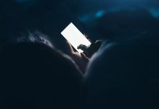 長(zhǎng)期熬夜突然正常作息內(nèi)分泌會(huì)紊亂嗎?長(zhǎng)期熬夜突然正常作息影響月經(jīng)嗎
