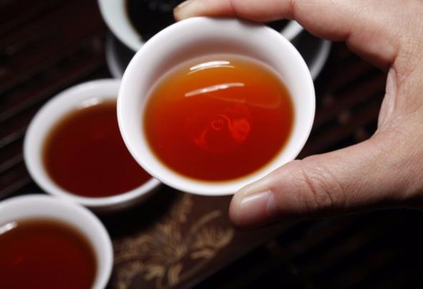 痛風(fēng)喝茶水有沒有影響?發(fā)燒喝老白茶水好嗎