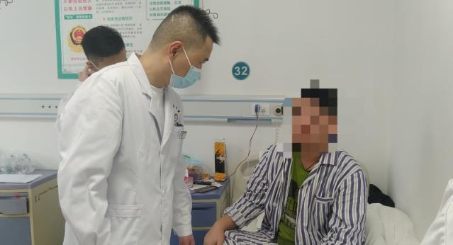 痛風醫生王巍治療痛風,幫助在校大學生恢復健康