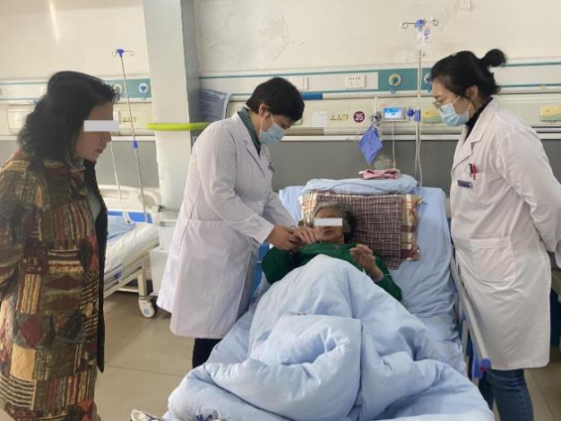 沈陽六院肝病專家田霞采用多靶點中藥復方療法,幫助肝病患者實現逆轉