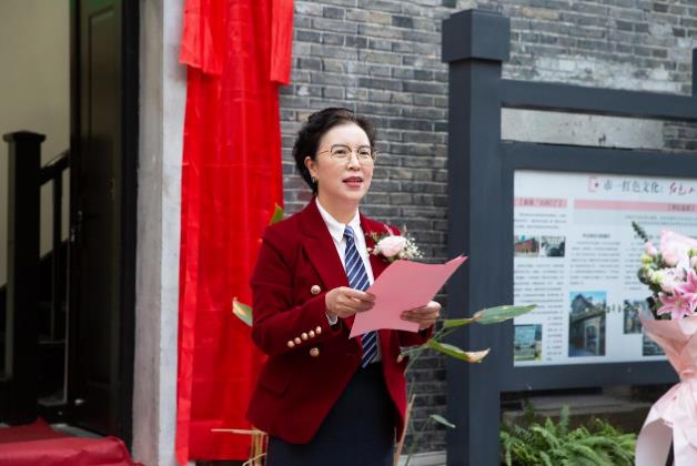 杭州市整形美容行業協會積極開展征詢工作,杭州市一主任醫師張菊芳主持會議