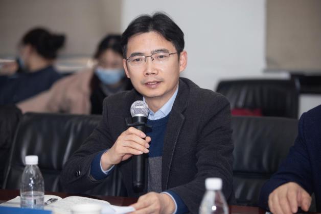 杭州市整形美容行業協會積極開展征詢工作,杭州市一主任醫師張菊芳主持會議