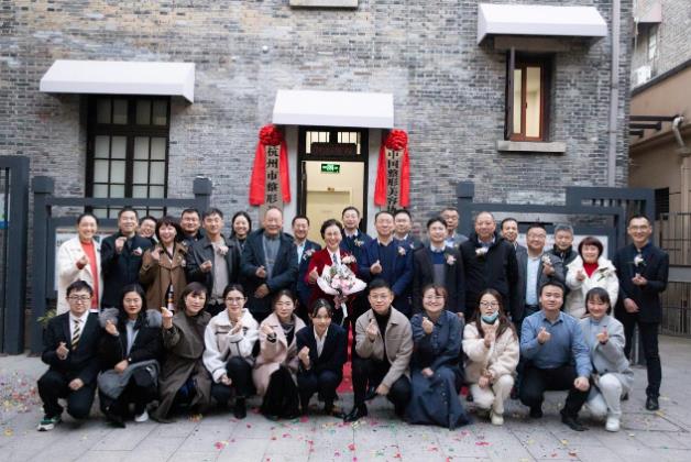 杭州市整形美容行業協會積極開展征詢工作,杭州市一主任醫師張菊芳主持會議
