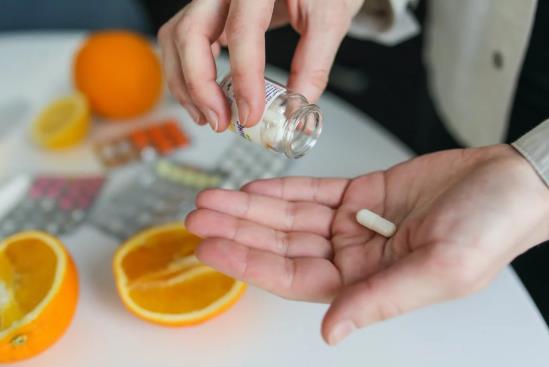 白內障不做手術可以治好嗎?上海眼科院長專業解答:這樣做有危險